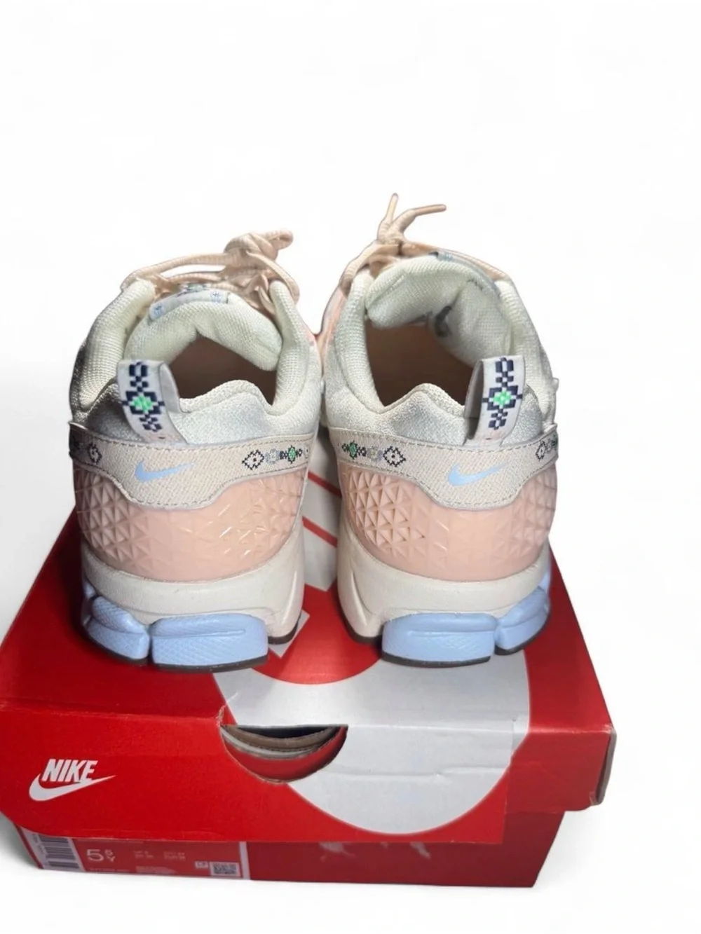 Nike Vomero 5 kids Cream & Light Pink Sneakers with Blue Accents